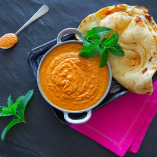 Naan & Masala Sauce Platter (serves 20)