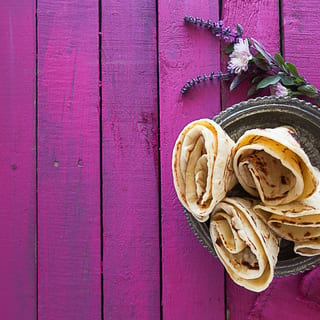 Naan | veg, contains egg